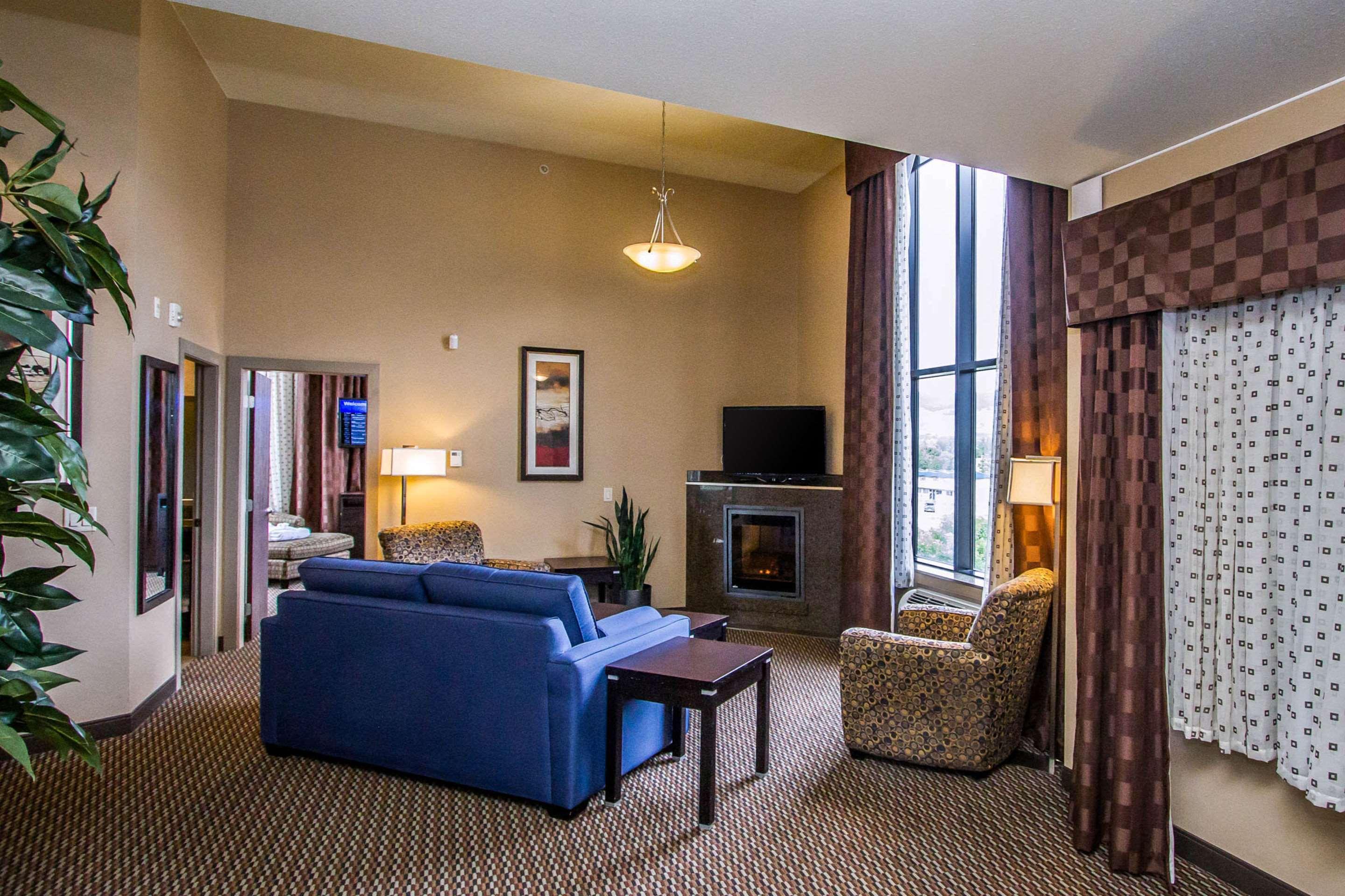 Comfort Suites Kelowna Exterior foto