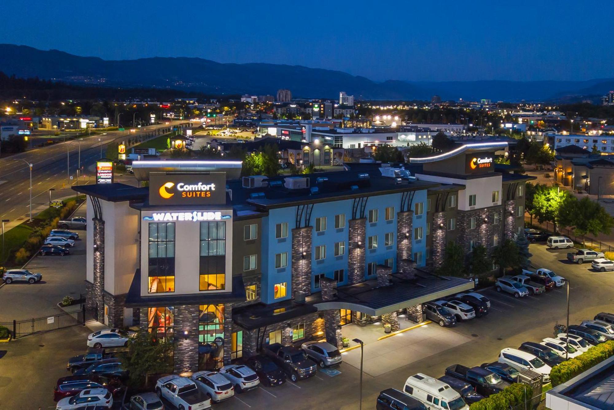 Comfort Suites Kelowna Exterior foto